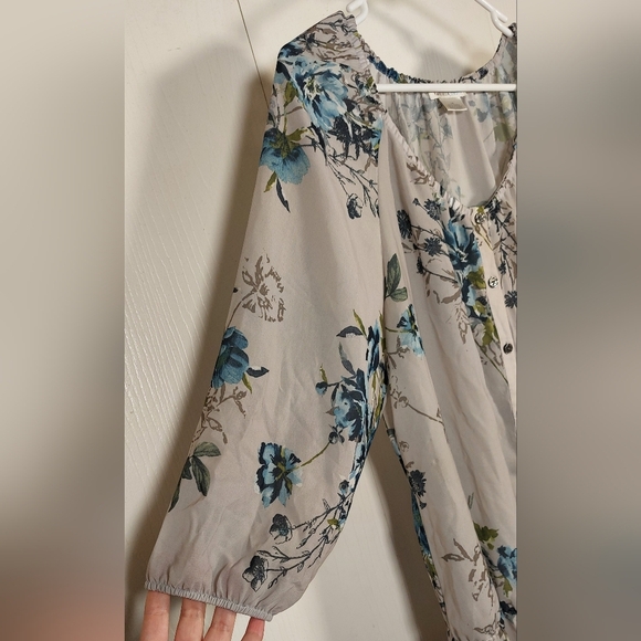 Van Heusen Studio Grey Blue Floral Blouse Size Large Button Front Office Boho - Picture 3 of 9